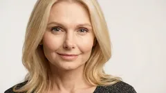 Dlouhé vlasy po padesátce: Je reálné si udržet délku