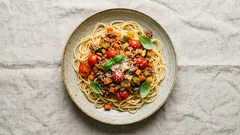 Zahřeje a neunaví: lehčí boloňská omáčka s celozrnnými linguine