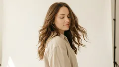 Jak urychlit růst vlasů bez zázraků: 12 tipů, které dávají smysl